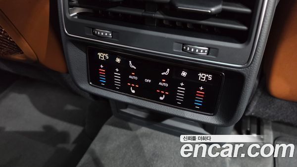 Audi Q8 2021, фото 32