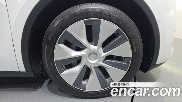 Tesla Model Y 2022, фото 7