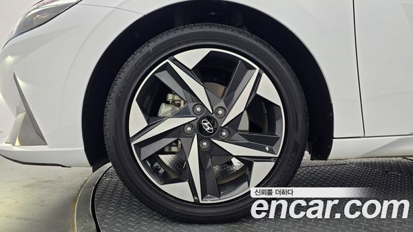Hyundai Elantra 2023, фото 5