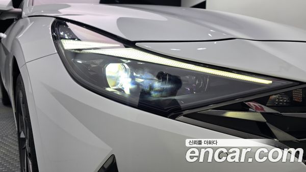 Hyundai Elantra 2023, фото 8