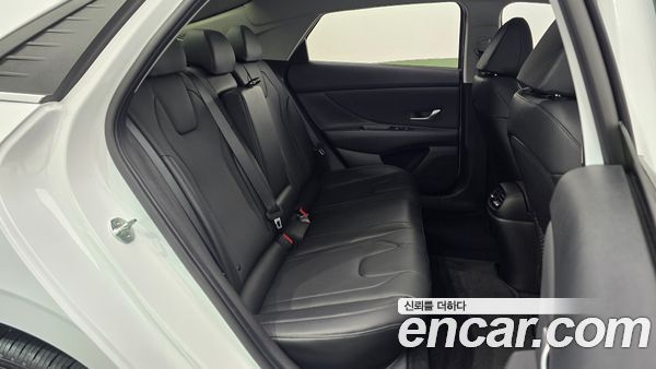 Hyundai Elantra 2023, фото 16