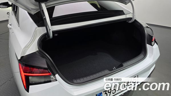 Hyundai Elantra 2023, фото 29