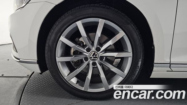 Volkswagen Passat 2022, фото 4