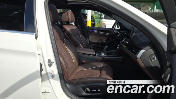 BMW 5 Series 2023, фото 11
