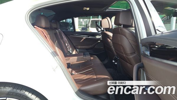 BMW 5 Series 2023, фото 12