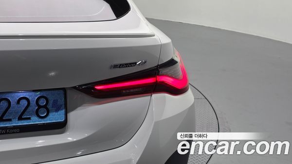 BMW i4 2024, фото 8