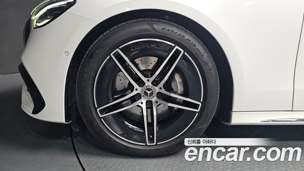 Mercedes-Benz E-Class 2024, фото 4
