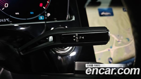 Mercedes-Benz E-Class 2024, фото 11