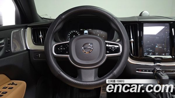 Volvo XC60 2020, фото 17