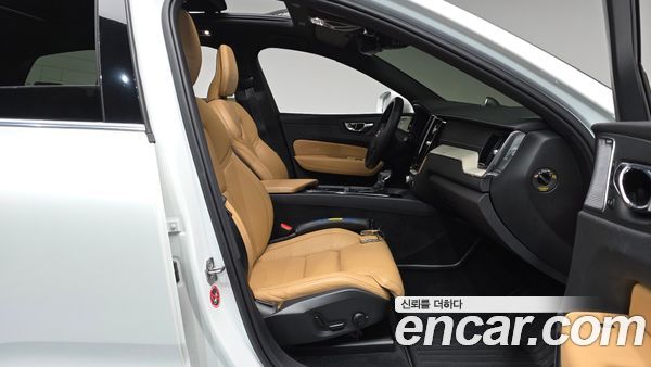 Volvo XC60 2020, фото 15
