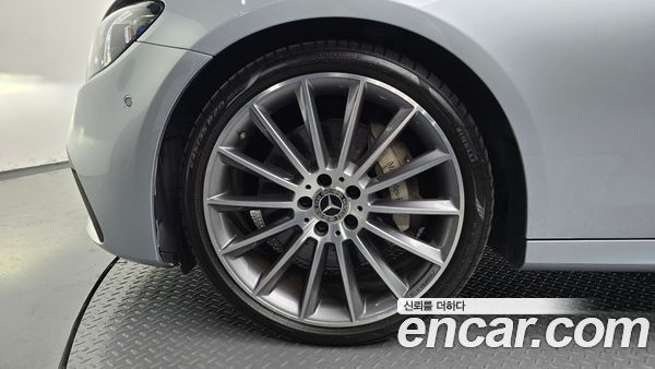 Mercedes-Benz E-Class 2022, фото 5