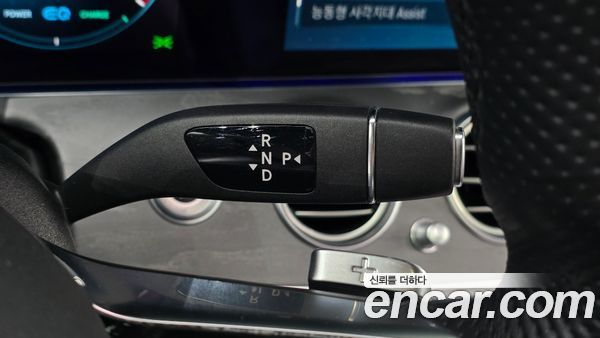 Mercedes-Benz E-Class 2022, фото 9