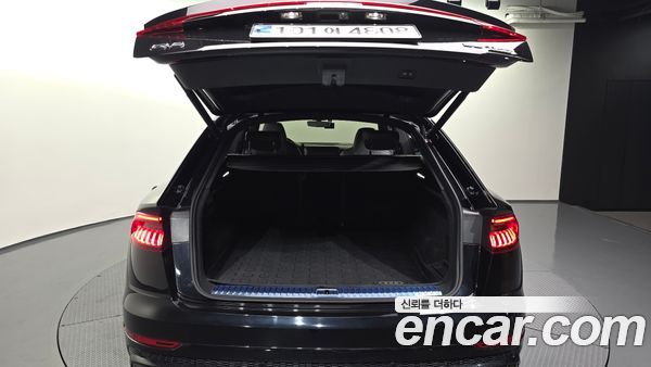 Audi Q8 2021, фото 25