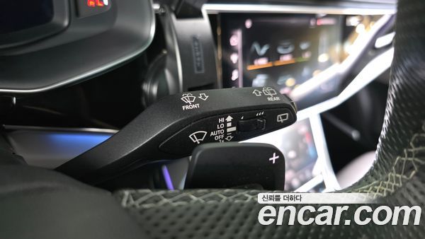 Audi Q8 2021, фото 31