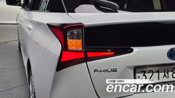 Toyota Prius 2021, фото 8