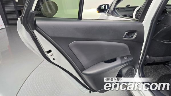 Toyota Prius 2021, фото 14