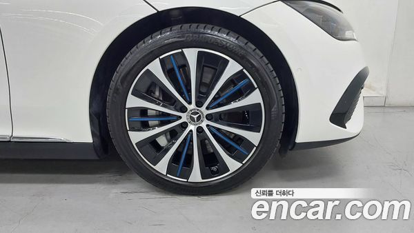 Mercedes-Benz EQE 2023, фото 5