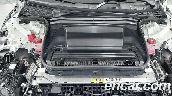 Mercedes-Benz EQE 2023, фото 6