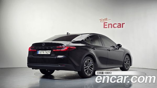 Toyota Camry 2025, фото 2