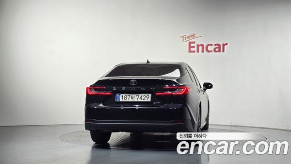 Toyota Camry 2025, фото 4
