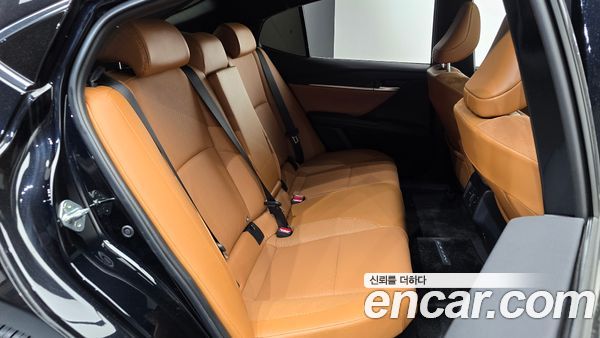 Toyota Camry 2025, фото 17
