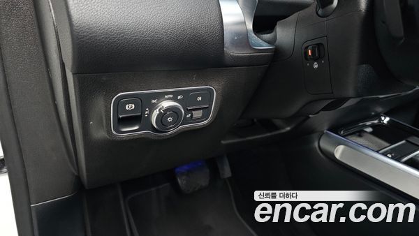 Mercedes-Benz GLB 2021, фото 23