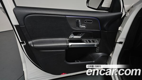 Mercedes-Benz GLB 2021, фото 13