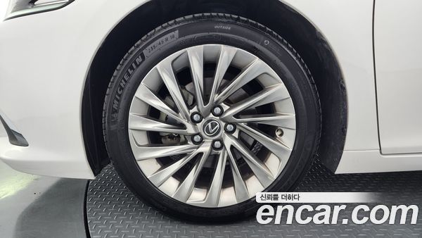 Lexus ES 2023, фото 5