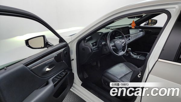 Lexus ES 2023, фото 13
