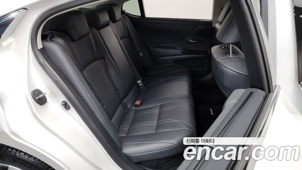 Lexus ES 2023, фото 17