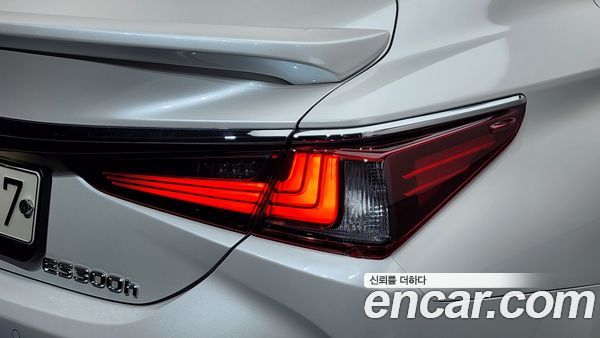 Lexus ES 2023, фото 9