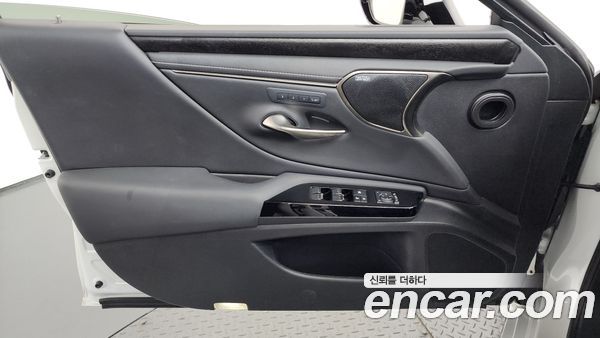 Lexus ES 2023, фото 14