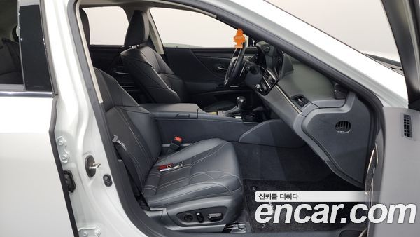 Lexus ES 2023, фото 16