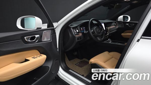 Volvo XC60 2024, фото 12