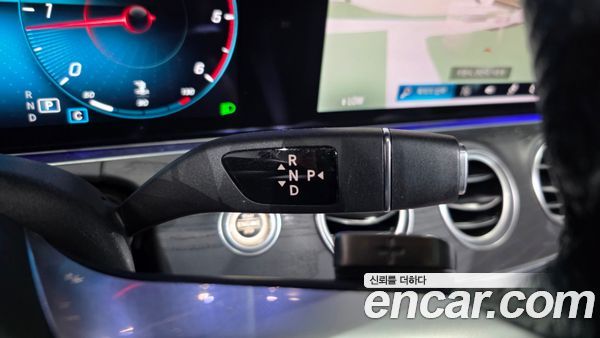 Mercedes-Benz E-Class 2021, фото 12