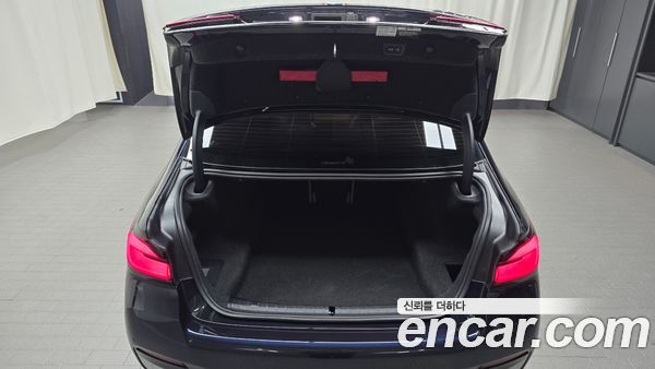 BMW 5 Series 2023, фото 31