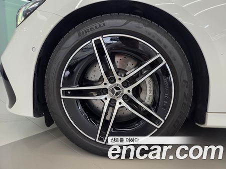Mercedes-Benz E-Class 2025, фото 5