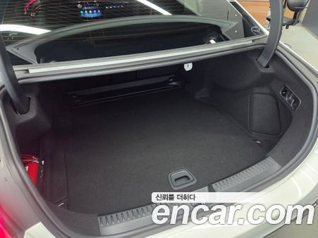 Mercedes-Benz E-Class 2025, фото 6