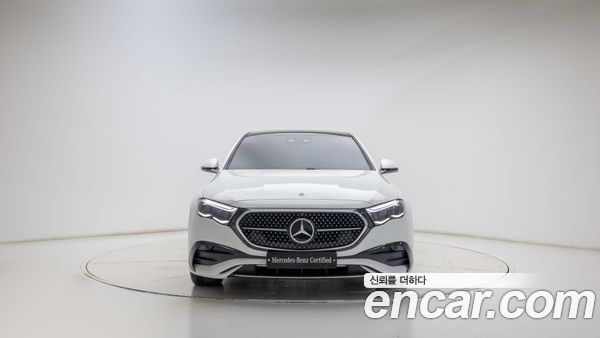 Mercedes-Benz E-Class 2025, фото 3