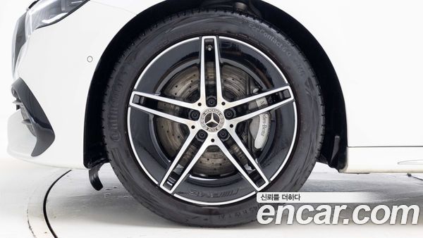 Mercedes-Benz E-Class 2025, фото 5