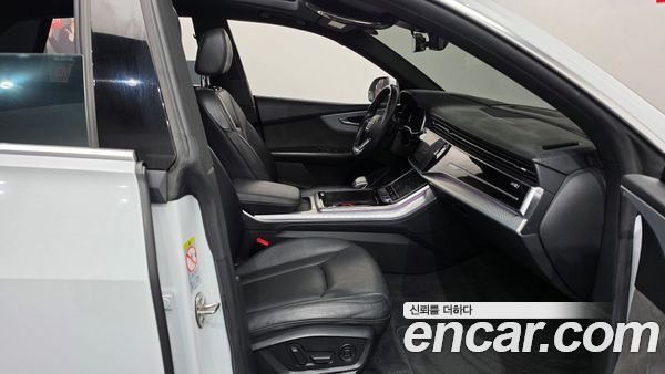 Audi Q8 2020, фото 16