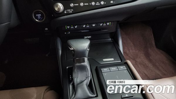 Lexus ES 2022, фото 11