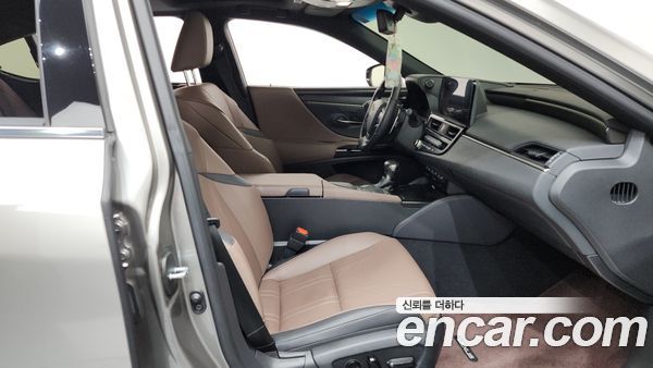 Lexus ES 2022, фото 15
