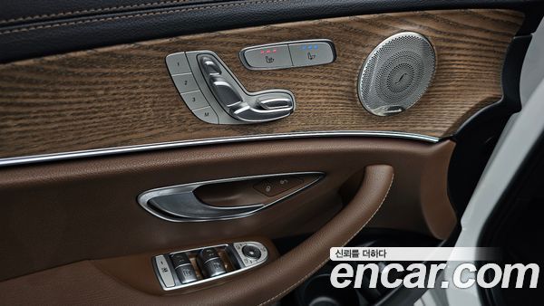 Mercedes-Benz E-Class 2023, фото 30