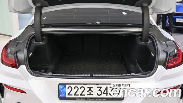 BMW 8 Series 2023, фото 7