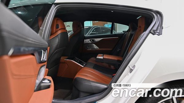 BMW 8 Series 2023, фото 10