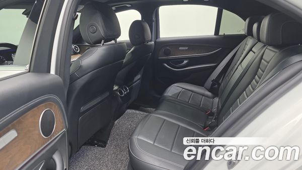 Mercedes-Benz E-Class 2021, фото 16