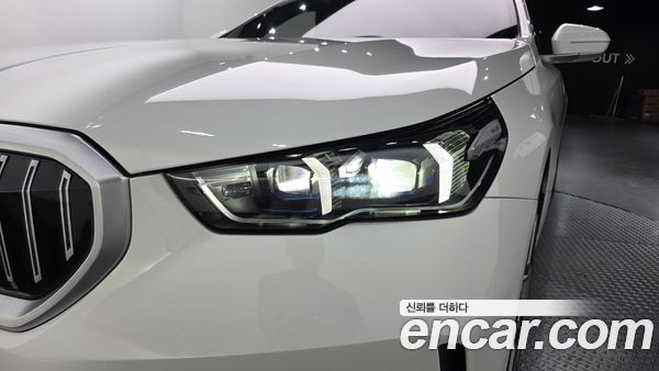 BMW 5 Series 2024, фото 8