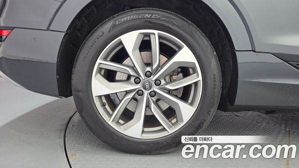 Audi e-tron 2020, фото 5
