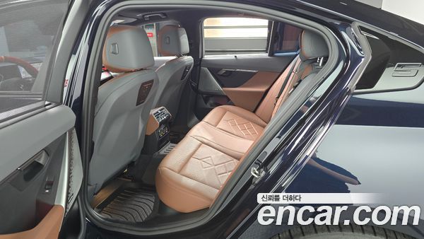 BMW 5 Series 2024, фото 16